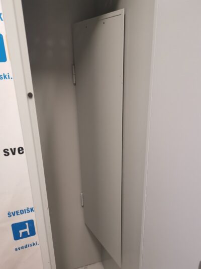 METALL-MEKANO AB 3 Skyrių Pilka Persirengimo Spintelė, Švedija
