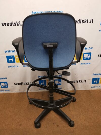 Kinnarps Mėlyna Biuro Kėdė Su Reguliuojamais Porankiais Ir Pakoju, Švedija