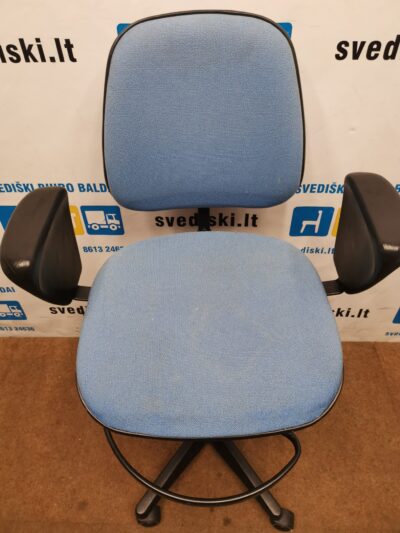 Kinnarps Mėlyna Biuro Kėdė Su Reguliuojamais Porankiais Ir Pakoju, Švedija