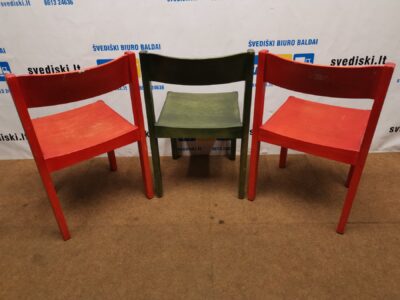 Skrivrit AB 2 Raudonos Ir 1 Žalia Kėdės, Švedija