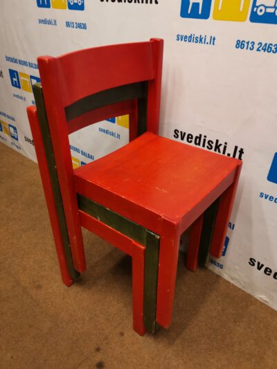 Skrivrit AB 2 Raudonos Ir 1 Žalia Kėdės, Švedija