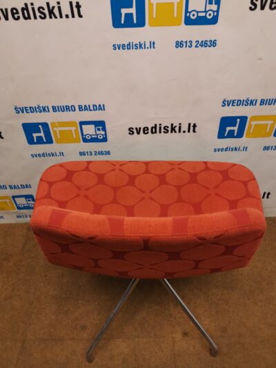Krėslas Su Raudonu Audiniu, Švedija