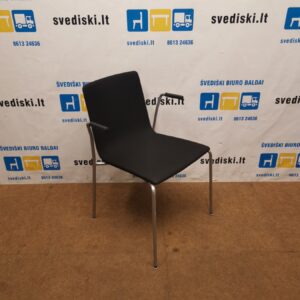 Skandiform Kėdė Su Juodu Audiniu Ir Porankiais, Švedija