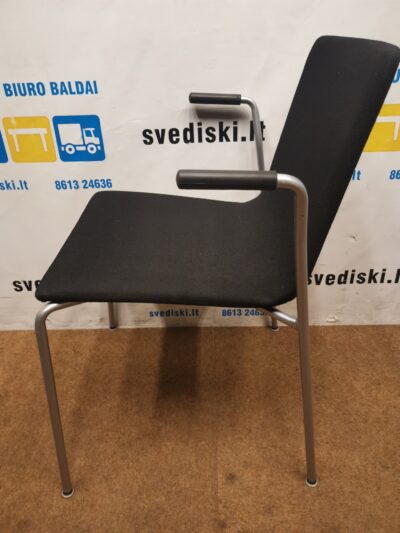Skandiform Kėdė Su Juodu Audiniu Ir Porankiais, Švedija