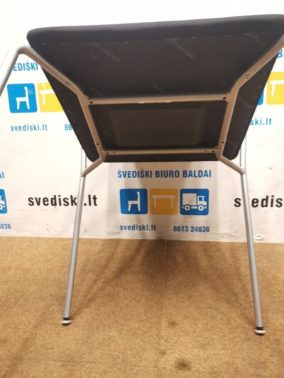Skandiform Kėdė Su Juodu Audiniu Ir Porankiais, Švedija