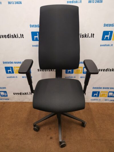 Interstuhl Goal 302G Juoda Biuro Kėdė Su Nauju Audiniu Ir 2D Porankiais, Vokietija