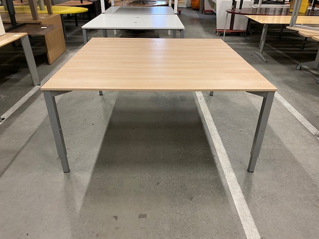 Konferencinis Reguliuojamo Aukščio Stalas 160x160cm, Švedija