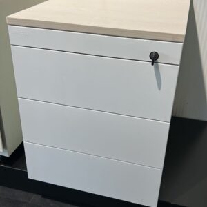 Baltas 4 Stalčių Blokas, Švedija