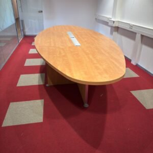 Konferencinis Stalas 400x160cm Su Laidų Valdymo Sistema, Švedija
