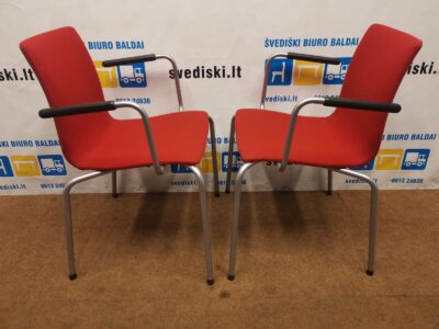 Raudona Kėdė Su Porankiais, Švedija