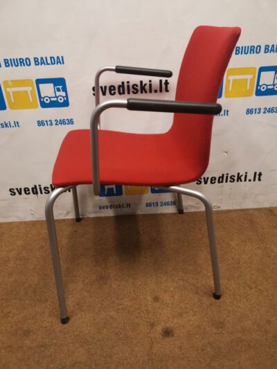 Raudona Kėdė Su Porankiais, Švedija