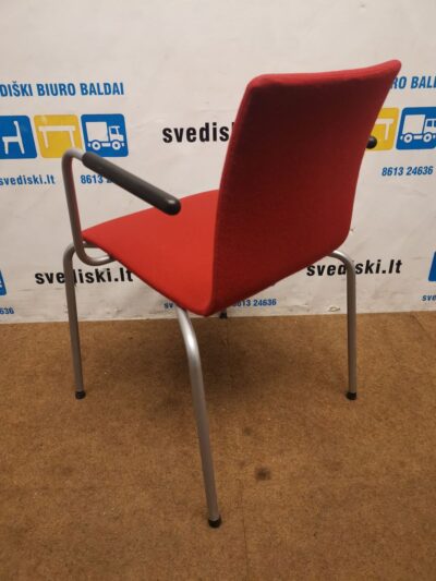 Raudona Kėdė Su Porankiais, Švedija