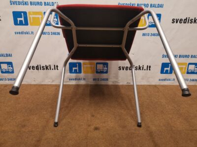 Raudona Kėdė Su Porankiais, Švedija
