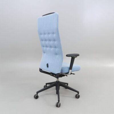 Vitra ID Trim Mėlyna Ergonomiška Kėdė Su Porankiais, Švedija