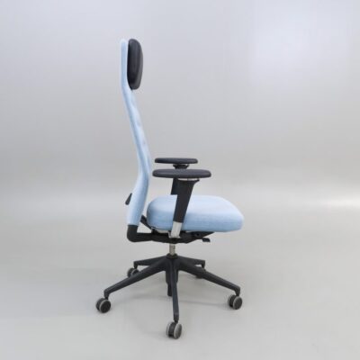 Vitra ID Trim Mėlyna Ergonomiška Kėdė Su Porankiais, Švedija