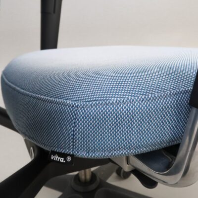 Vitra ID Trim Mėlyna Ergonomiška Kėdė Su Porankiais, Švedija