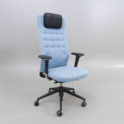 Vitra ID Trim Mėlyna Ergonomiška Kėdė Su Porankiais, Švedija
