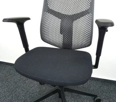 Herman Miller Verus Triflex Juoda Kėdė Su Porankiais, Švedija