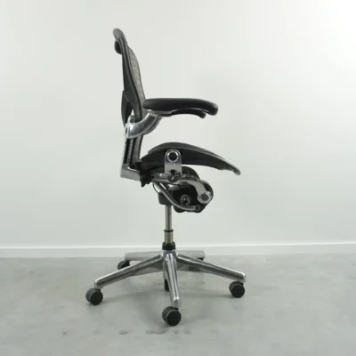 Herman Miller Aeron B Dydžio Grafito Biuro Kėdė Su Chromo Rėmu Ir Porankiais, Vokietija