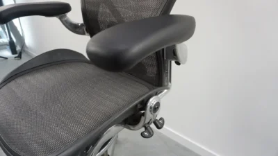 Herman Miller Aeron B Dydžio Grafito Biuro Kėdė Su Chromo Rėmu Ir Porankiais, Vokietija