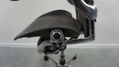 Herman Miller Aeron B Dydžio Grafito Biuro Kėdė Su Chromo Rėmu Ir Porankiais, Vokietija