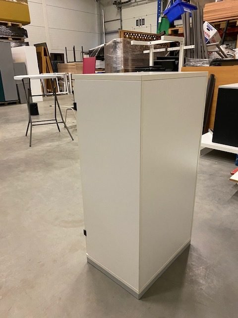 Balta Rakinama Spintelė 116 cm Aukščio, Olandija