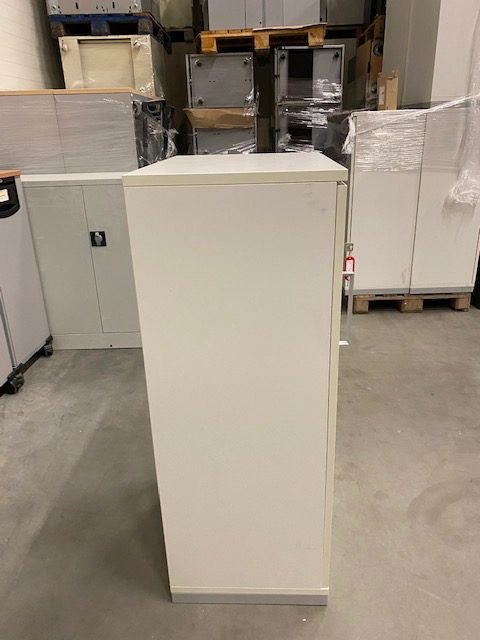 Balta Rakinama Spintelė 116 cm Aukščio, Olandija