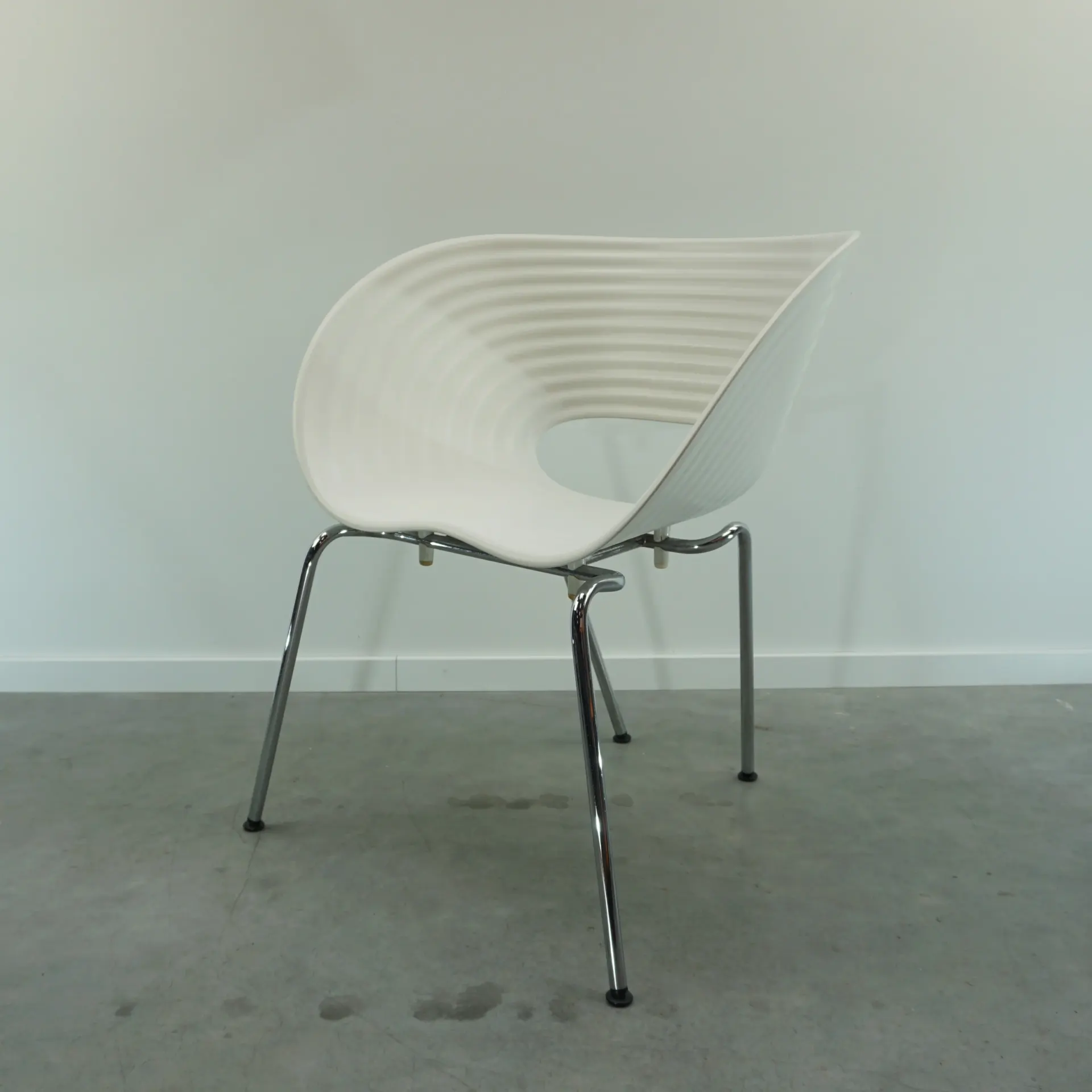 Vitra Eames Tom Vac Balta Kėdė, Šveicarija