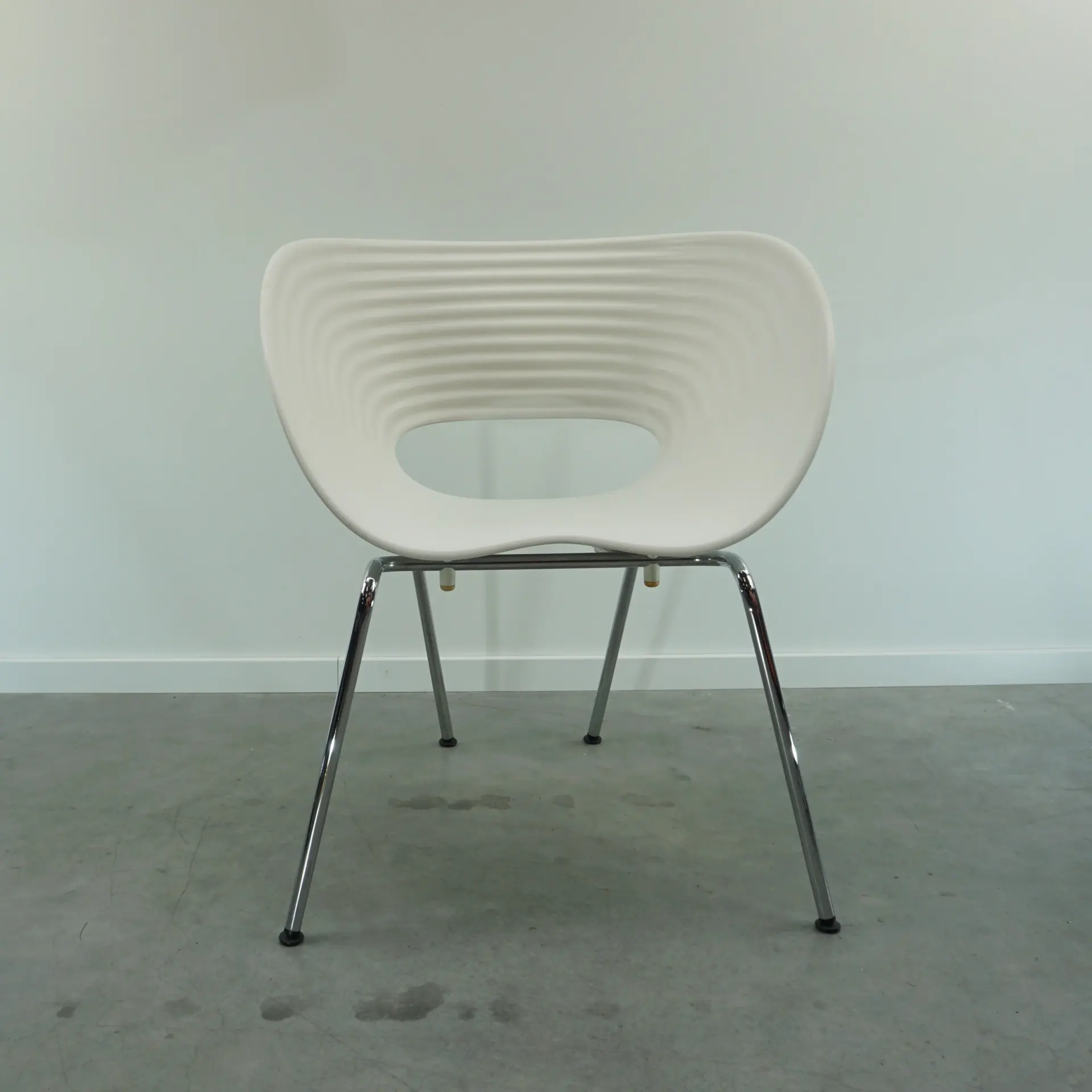 Vitra Eames Tom Vac Balta Kėdė, Šveicarija