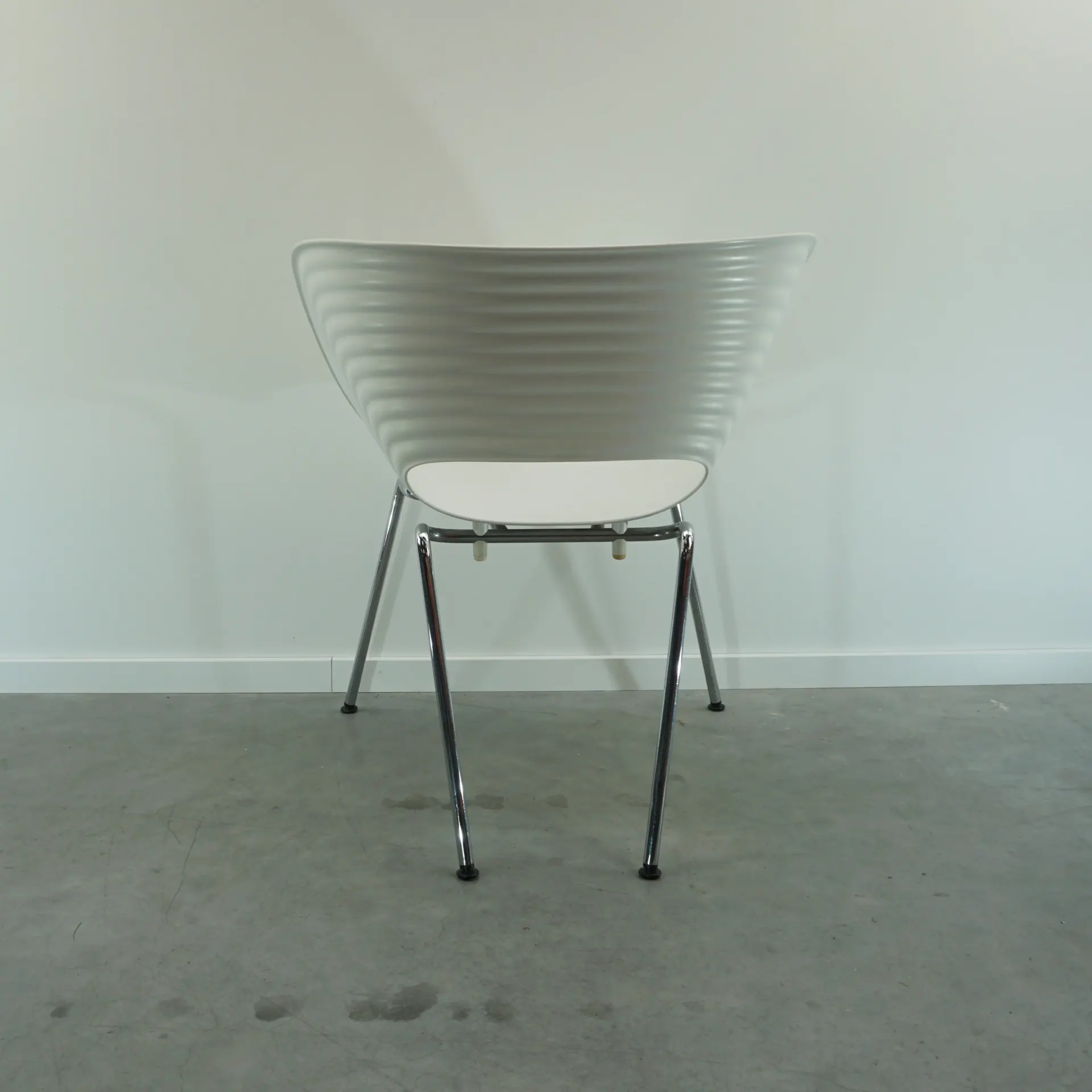 Vitra Eames Tom Vac Balta Kėdė, Šveicarija