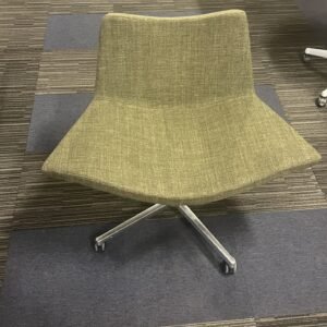 Deberenn Hero Design Žalsvas Fotelis, Švedija