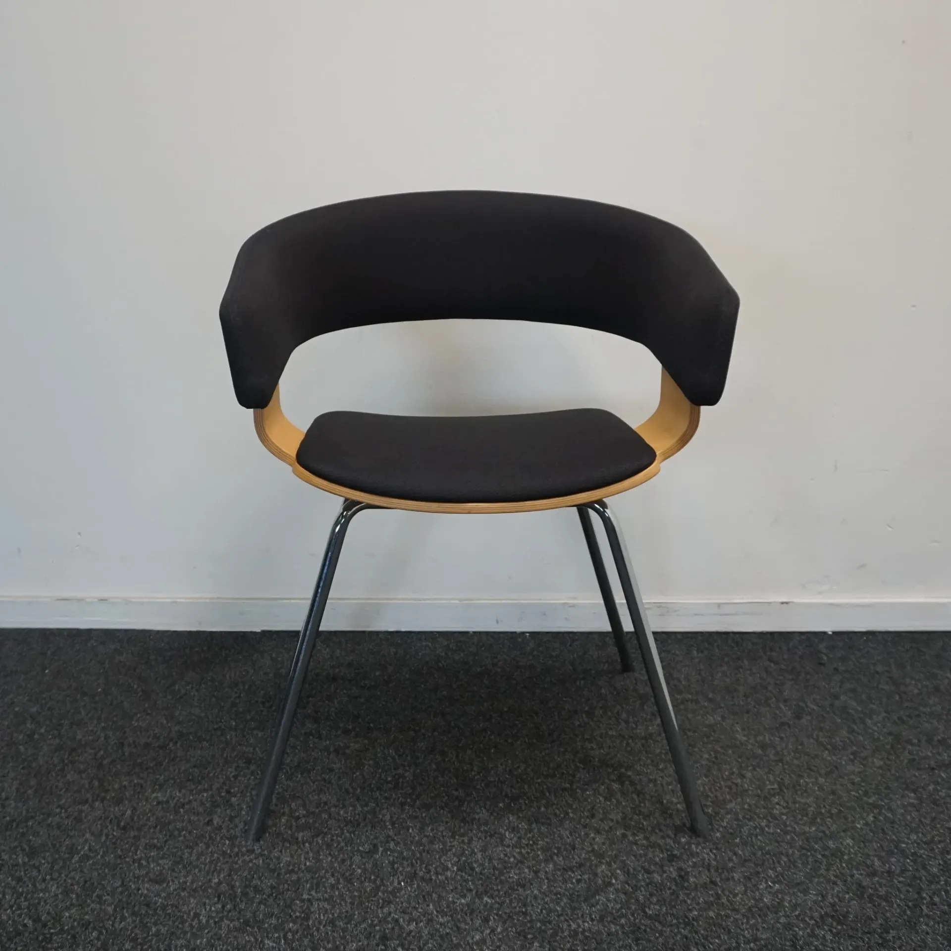 Allermuir A580 Mollie Juoda| Ąžuolas Dizaino Kėdė, Švedija