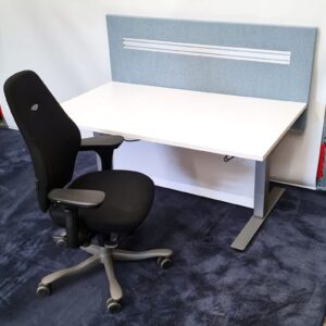 Komplektas Su Kinnarps Stok-Sėsk Stalu+Kinnarps 8 PLIUS Kėdė+Akustinė Sienelė, Švedija