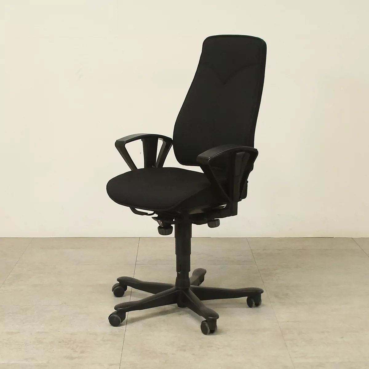 Kinnarps 6000 Free Float Juoda Biuro Kėdė Su Porankiais, Švedija