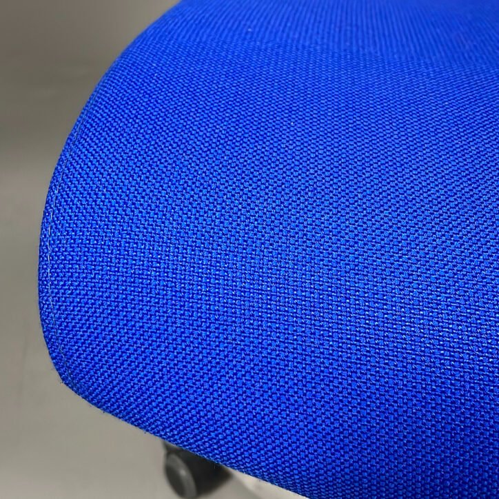 HAG Capisco 8127 Mėlyna Biuro Kėdė Su Galvos Atrama, Švedija