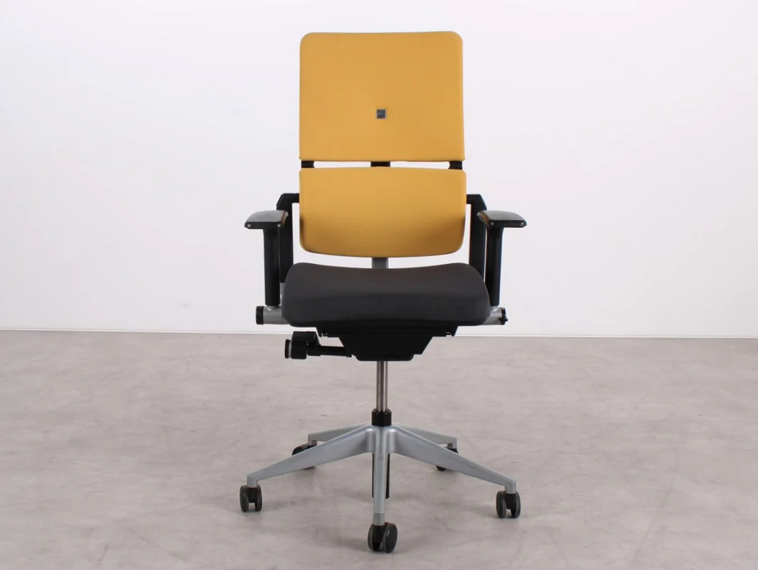 Steelcase Ligne 55 Juoda-Geltana Biuro Kėdė Su 3D Porankiais, Švedija