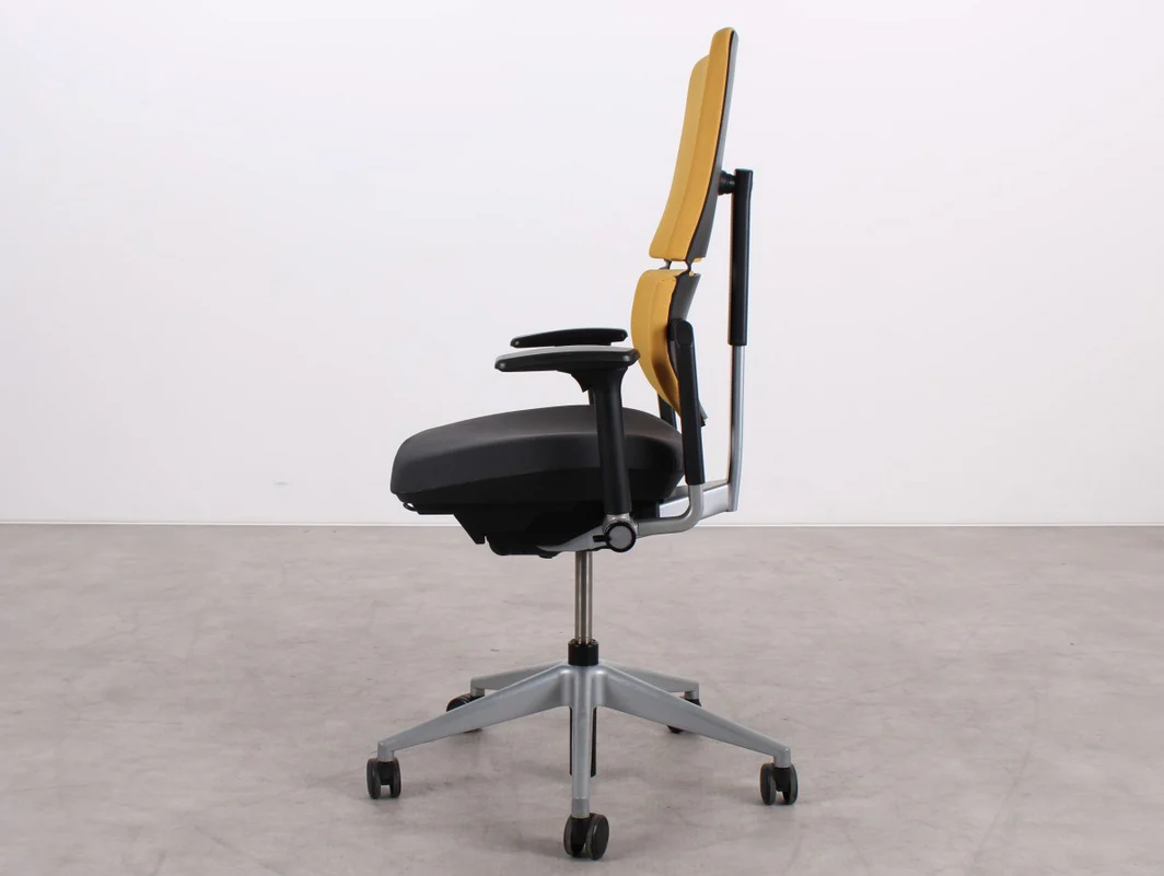 Steelcase Ligne 55 Juoda-Geltana Biuro Kėdė Su 3D Porankiais, Švedija