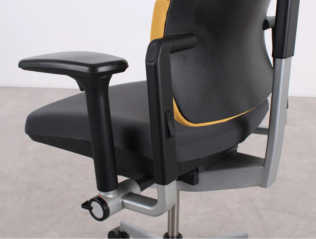 Steelcase Ligne 55 Juoda-Geltana Biuro Kėdė Su 3D Porankiais, Švedija