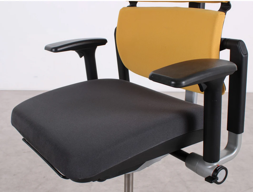Steelcase Ligne 55 Juoda-Geltana Biuro Kėdė Su 3D Porankiais, Švedija