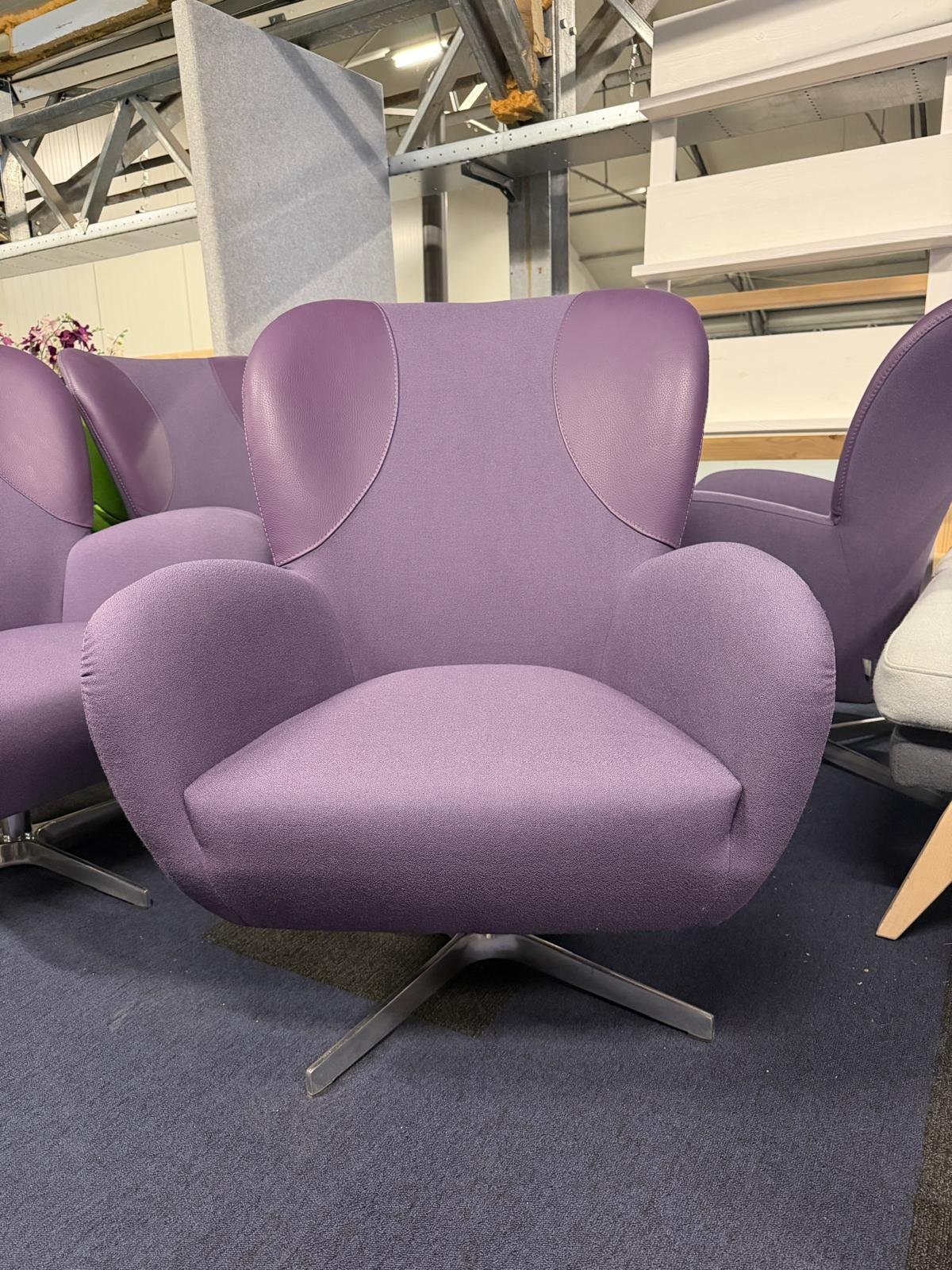 Design Bert Plantagie Violetinis Fotelis, Švedija