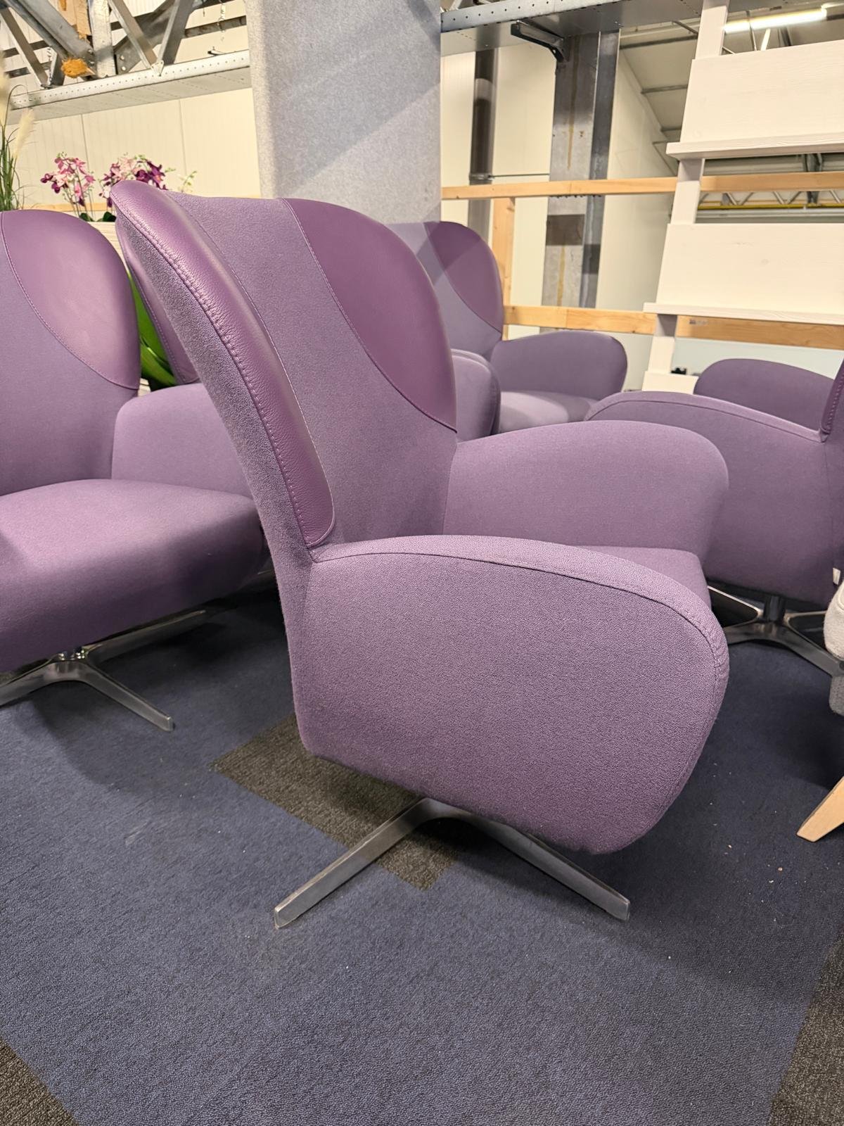 Design Bert Plantagie Violetinis Fotelis, Švedija