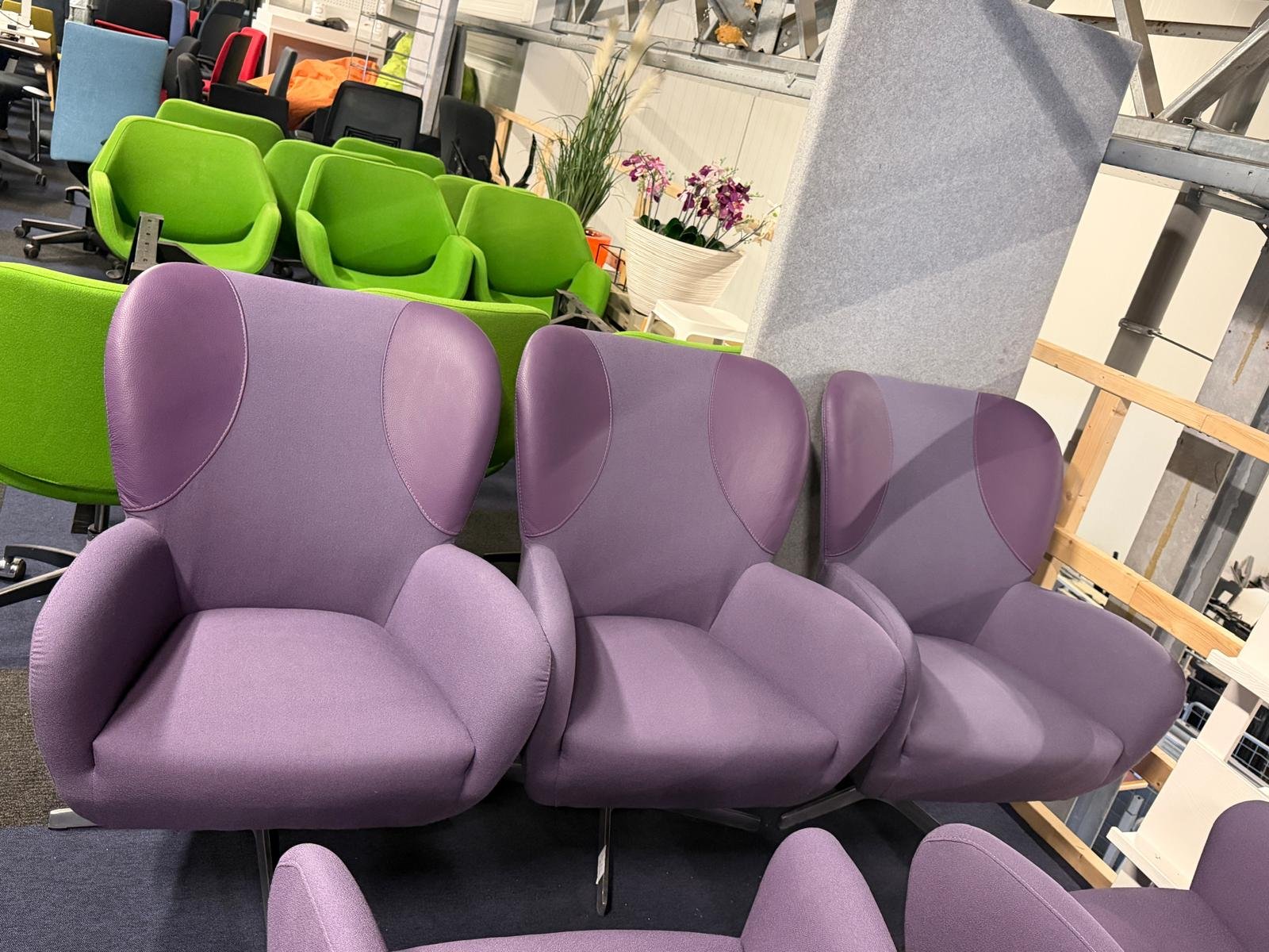 Design Bert Plantagie Violetinis Fotelis, Švedija