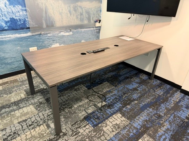 Steelcase Konferencinis Stalas 220x100cm Su Laidų Valdymo Sistema, Švedija
