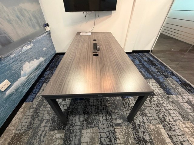 Steelcase Konferencinis Stalas 220x100cm Su Laidų Valdymo Sistema, Švedija