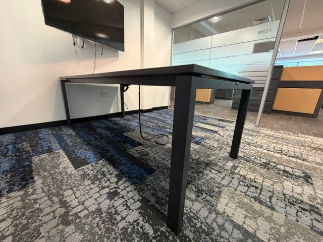 Steelcase Konferencinis Stalas 220x100cm Su Laidų Valdymo Sistema, Švedija