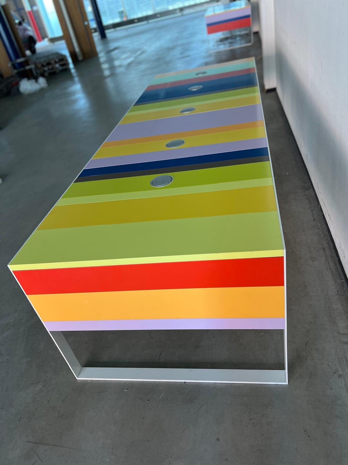 Design Konferencinis Stalas 298x100cm Su Laidų Valdymo Sistema, Švedija