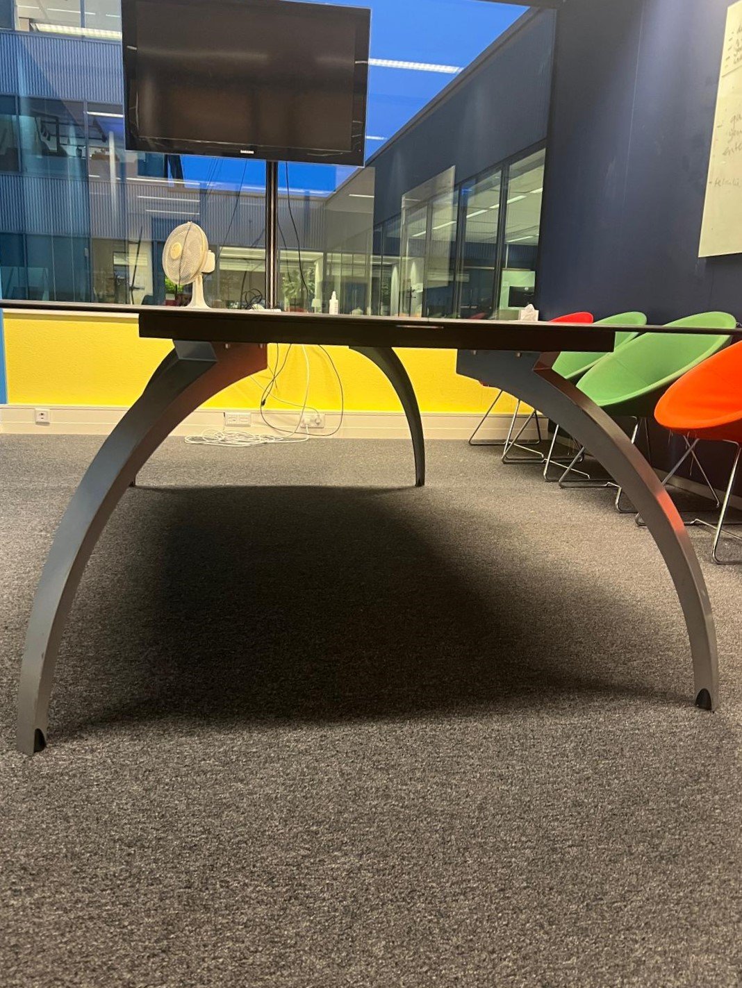 Vepa Konferencinis Stalas 238x130/143cm Su Laidų Valdymo Sistema, Olandija