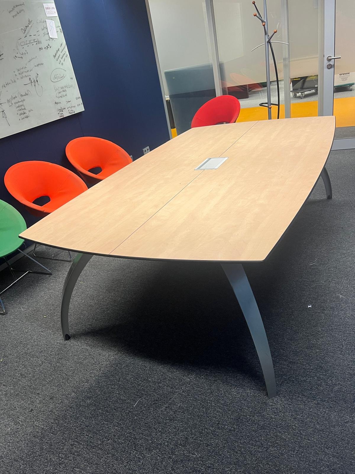 Vepa Konferencinis Stalas 238x130/143cm Su Laidų Valdymo Sistema, Olandija