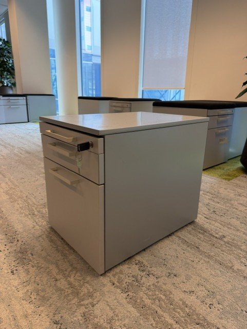 Steelcase Pilkas 3 Stalčių Blokas, Švedija