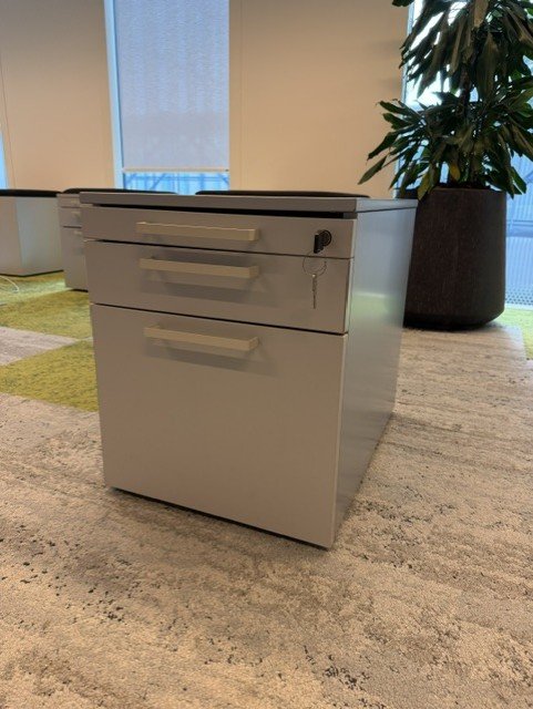 Steelcase Pilkas 3 Stalčių Blokas, Švedija